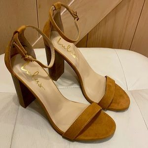 Lulus mustard suede block heel pumps never worn brand new. Size 7.